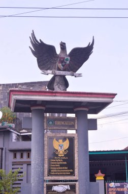 Terung Wetan Köyündeki Garuda Pancasila Anıtı, Krian Bölgesi, Sidoarjo Regency