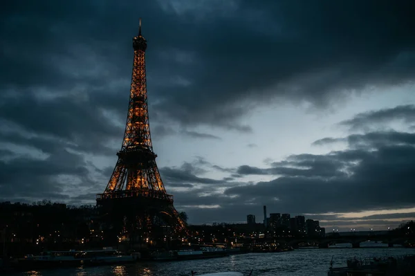 Красивый Вид Эйфелеву Башню Париже Вечером — стоковое фото