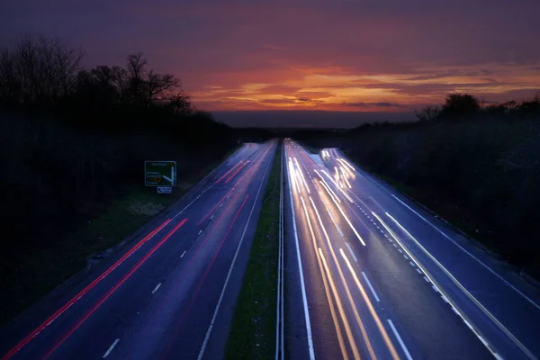 Una Larga Exposición Aérea Luces Coche Carretera Con Árboles Los — Foto de Stock