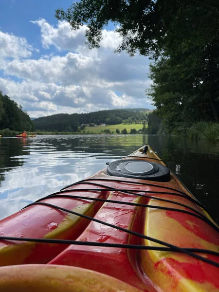 Pintoresco Plano Kayak Lago Parte Oriental Alemania Rodeado Árboles — Foto de Stock