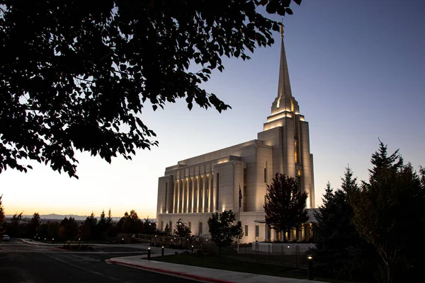 Rexburg Idaho LDS Tapınağının güzel bir manzarası.