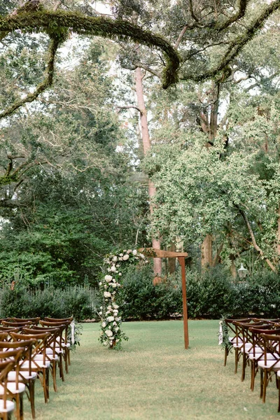 Scenic Shot Wedding Venue Park Wooden Chairs Trees — Stock Photo, Image