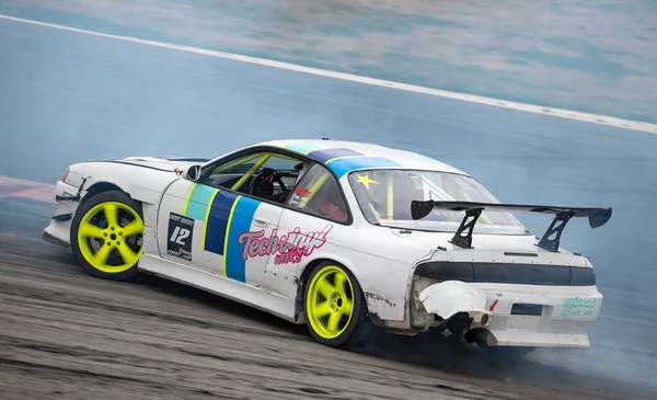 Nissan Silvia S14在赛道上漂流 — 图库照片