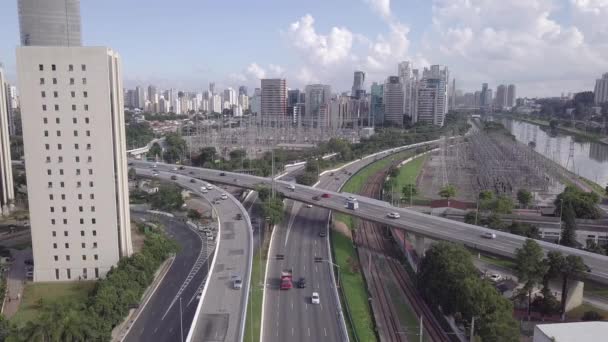 Marginaal Uitzicht Pinheiros Avenue Rivier Autoverkeer Gebouwen Stadsgezicht Skyline Van — Stockvideo