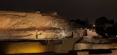 Gece Peru, Lima 'daki harabelerin yakın çekimi.