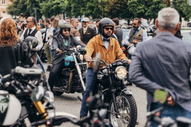 Seçkin Beyefendiler Turu 'nda sürücüler, prostat kanseriyle savaşmak için para toplama etkinliği, Cenova, İtalya