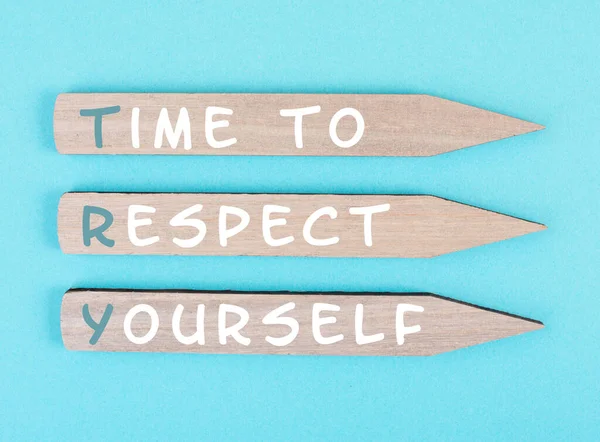 Words Time Respect Yourself Standing Wooden Arrows Responsibility Development Motivation — Stock Photo, Image
