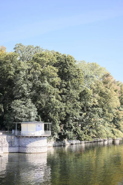 Lindau Almanya Daki Constance Gölü Üzerindeki Taş Rıhtımın Dikey Görüntüsü — Stok fotoğraf