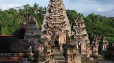 Endonezya, Bali 'deki Pusering Jagat Tapınağı' nın güzel manzarası