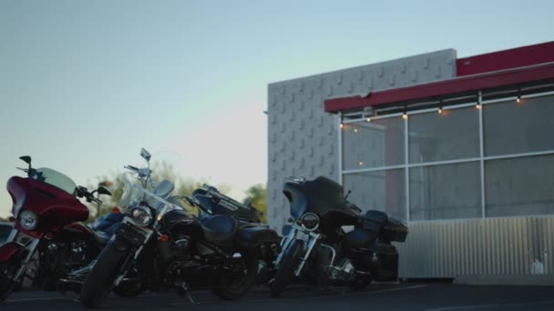 Parcheggio Con Molte Moto Diversi Motociclisti Solo Rilassarsi Riposare Tucson — Video Stock