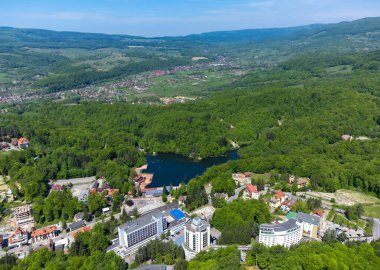 Çeşitli balneoklimateryal tedavileriyle ünlüdür.