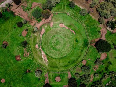 Bir arkeolojik alanın kuş bakışı görüntüsü