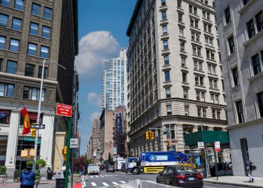 New York 'un güzel manzarası mavi bulutlu gökyüzünün altında