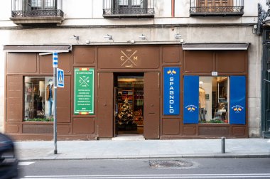 Madrid 'deki eski bir askeri giyim mağazası.