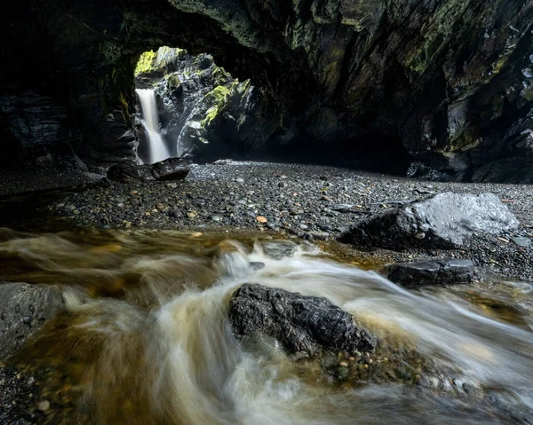 Uma Cachoeira Longa Exposição Costa Oeste Ilha Vancouver Colúmbia Britânica — Fotografia de Stock