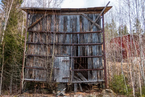 Altes Einstürzendes Lagergebäude Aus Holz — Stockfoto