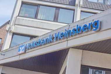 Almanya 'daki binada Volksbank Heinsberg' in mavi işareti