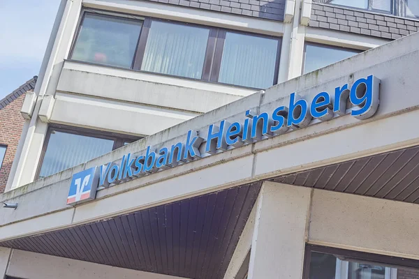 Almanya 'daki binada Volksbank Heinsberg' in mavi işareti
