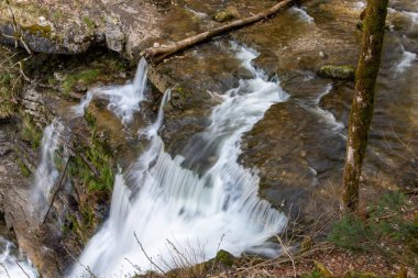 Harrison şelalelerinin sihirli manzarası