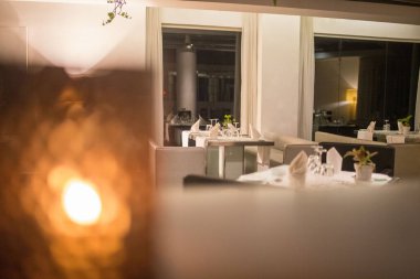 Otel restoranının içi bomboş.