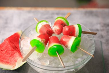 Karpuzlu dondurma, meyveli buzlu dondurma.