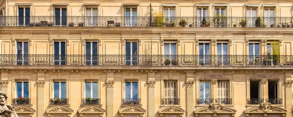 Paryż Typowe Fasady Ulice Piękne Budynki Montmartre — Zdjęcie stockowe