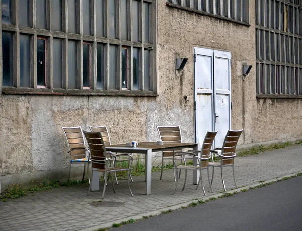 Picknick Table Anf Chairs Longer Break Old Industrial Area — Stock Photo, Image