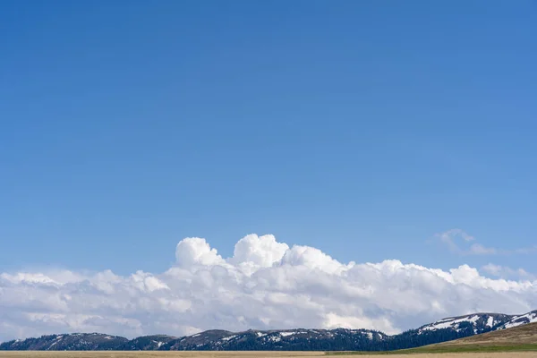 Fascynujące Ujęcie Błękitnego Nieba Chmurami — Zdjęcie stockowe
