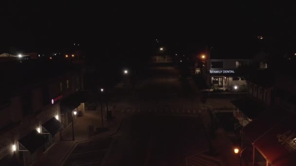 Een Antenne Uitzicht Een Lege Straat Nachts Naperville Illinois Verenigde — Stockvideo