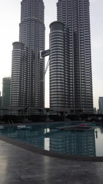 Petronas Twin Towers Kuala Lumpur Maleisië Bij Zonsopgang — Stockvideo