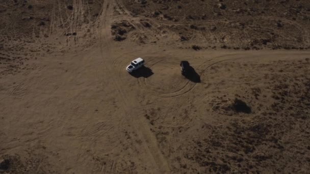 Une Vue Aérienne Des Wagons Mercedes Traversant Palmdale Californie États — Video