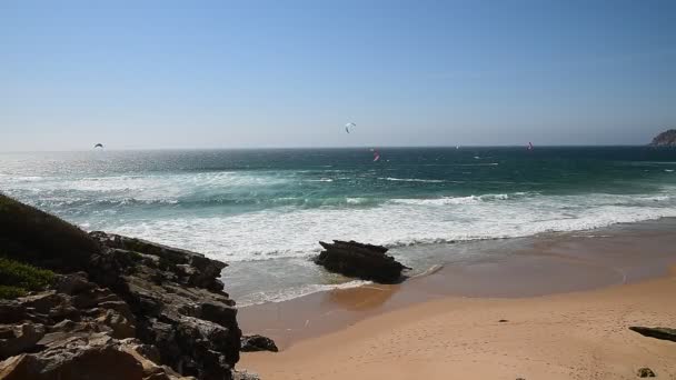 Letecký Pohled Krásné Guincho Vlnité Moře Pobřeží Portugalsku — Stock video