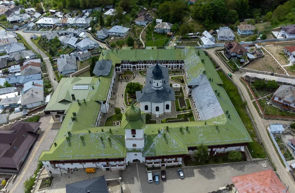 从空中俯瞰的罗马尼亚Agapia东正教修道院景观 — 图库照片