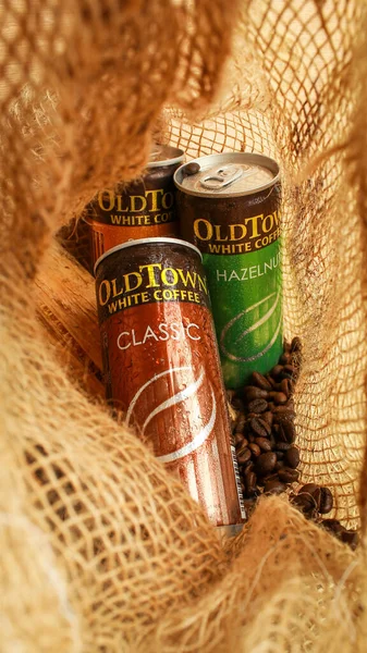 Cans Old Town White Coffee Cold Delicious Coffee Day Background — Stock Photo, Image
