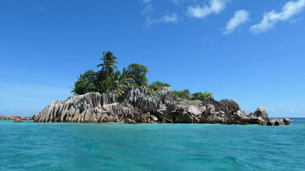 Pierre Adası Praslin Berrak Mavi Sularının Gökyüzünün Güzel Bir Görüntüsü — Stok fotoğraf