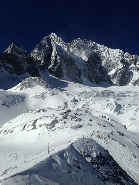 Plano Vertical Cordillera Yulong Snow China Bajo Cielo Azul — Foto de Stock