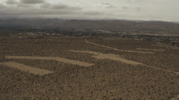 Ein Schöner Blick Auf Eine Wüste Bei Trübem Wetter — Stockvideo
