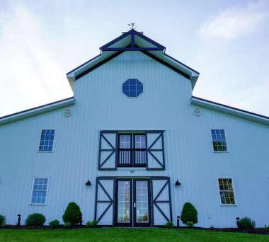 Hart 's Grove' daki ahır, ailenin sahip olduğu ahır düğün yeri.