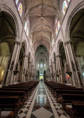 Quito, Ekvador 'daki La Basilica katedralinin güzel bir görüntüsü.