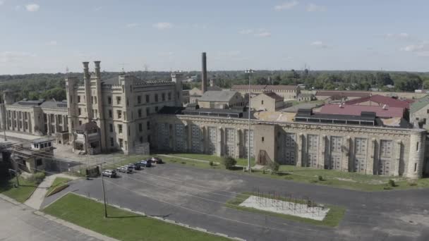 Sebuah Pesawat Tak Berawak Lepas Landas Joliet Correctional Center Penjara — Stok Video