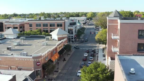 Luftaufnahme Einer Straße Und Gebäude Einer Modernen Stadt Einem Sonnigen — Stockvideo
