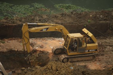 09-Aralık-2020, Bangladeş, Dhaka. Kazı çalışmalarına devam ediliyor..