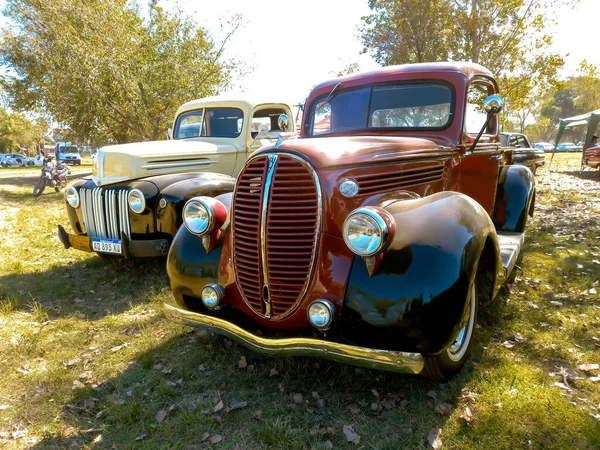 Camion Utilitaire Rouge Noir Ford 1938 1939 Campagne Herbe Naturelle — Photo