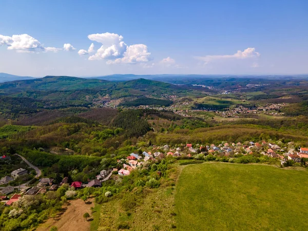 Une Belle Vue Sur Paysage Verdoyant Avec Village Par Une — Photo