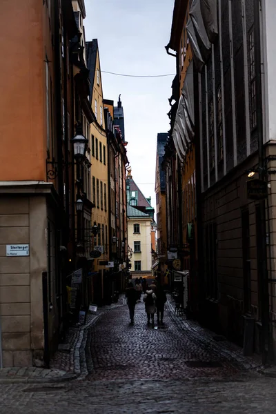 Gamla Stan, Stockholm, İsveç 'teki modern binaların dikey görüntüsü