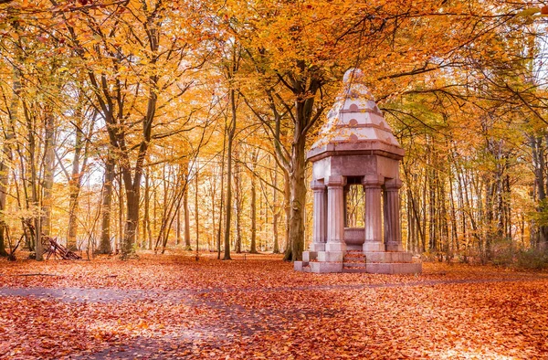 Beautiful Autumn Landscape Park Small Stone Gazebo — Stock Photo, Image