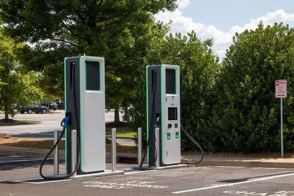 Grovetown, Ga USA - 07 19 21: elektrikli araba şarj istasyonu