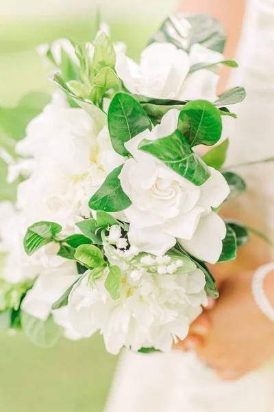 Close Elegante Buquê Noiva Com Rosas — Fotografia de Stock