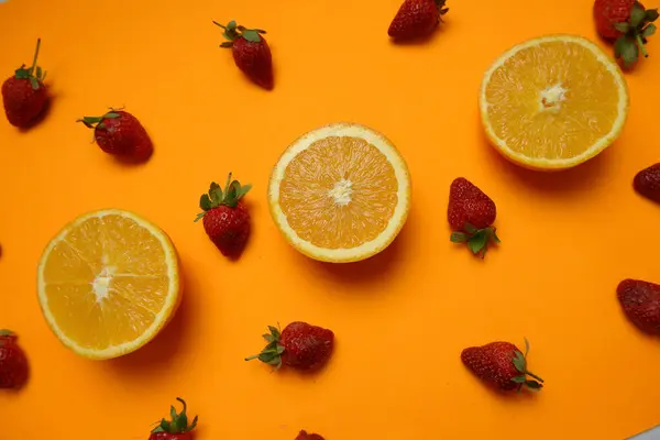 Strawberries Oranges Isolated Bright Orange Background — Stock Photo, Image