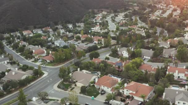 Aerial View Houses Neighborhood Mountains Dusk Sky Sunset — Stock Video